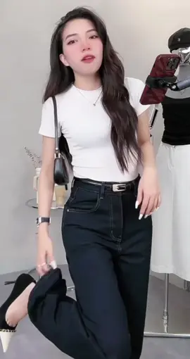 Quần jean nữ ống rộng màu xanh đen #quanbo #quanbonu #quanjean #quansuong #thoitrang #thoitrangnu #thoitrangcaocap #hottrend #fashion #xuhuong #thinhhanh #fyp 