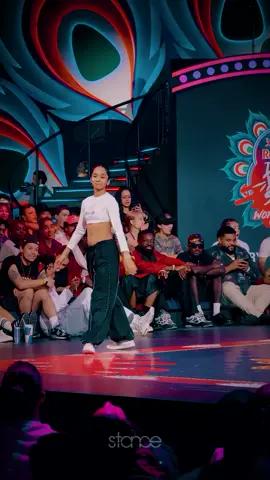 We were all starstruck by her style! ❤️‍🔥 crowd reacts to Saumya brought the amapiano essence with Indian flavor 🌍 🇮🇳  edit @daniel.stance #stance #tyla #water #waving #redbulldanceyourstyle #mumbai #crowdreact #justdance #viral #dance 