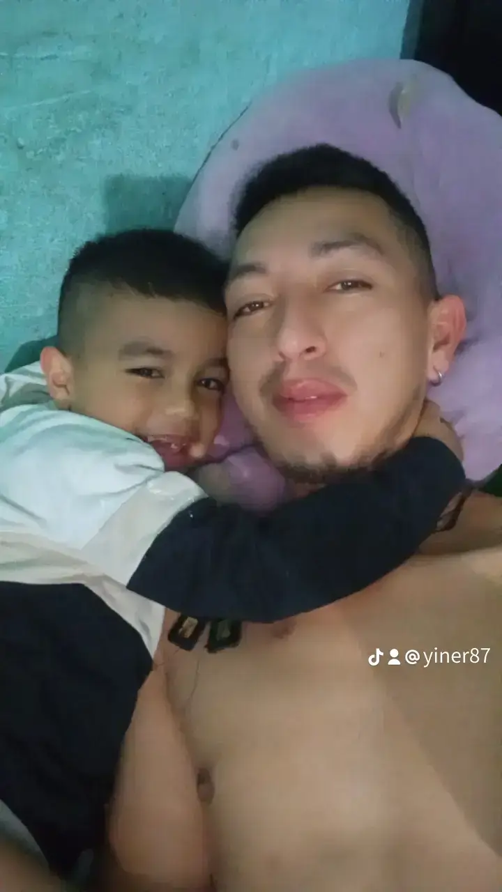 #familiafeliz #sígueme_y_te_sigo👌👀 #viralvideotiktok #LIVEFest2024 #Amigos #fyp #atodocolor