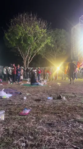 หมอลำกำลังม่วน เอาที่สบายใจจ้า 🙄 #หมอลํา #วัยรุ่นตีกัน #เทรนด์วันนี้ #สาเกตนครศิลป์ 