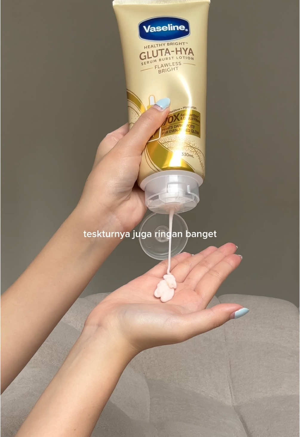 Paling mempan buat kulit aku yang lagi belang😚 sekarang udah 70x lebih kuat dari vit c💛💛 @Vaseline Indonesia #SkinTransformationSecret