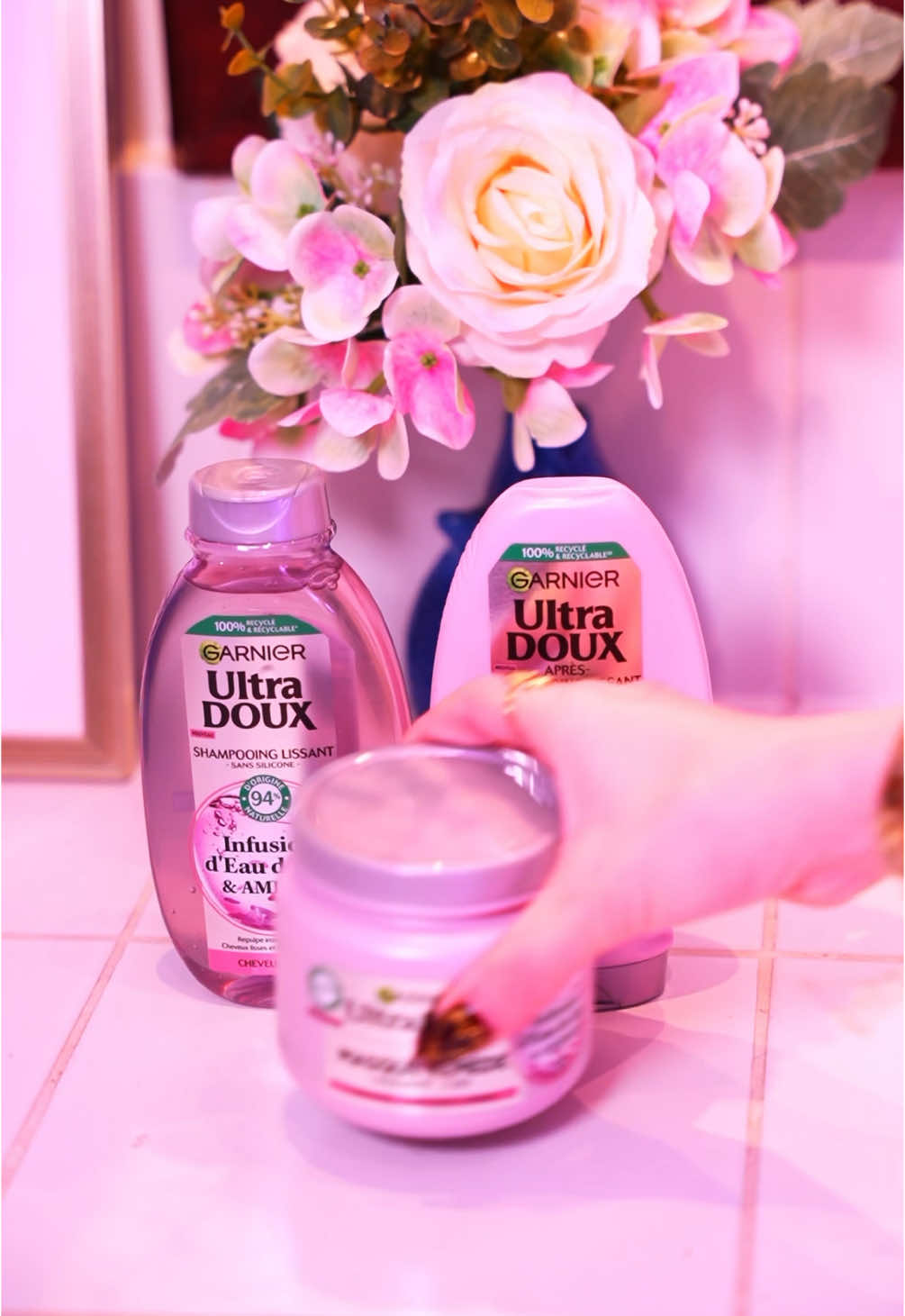 Date ce soir et cheveux en détresse ?! 😱 Heureusement, j'ai une alliée magique : la gamme @Garnier Ultra Doux Infusion Eau de Riz et Amidon ! 🌾✨ En 5 minutes chrono, tes cheveux passent de la paille… à la soie ! Brillance, douceur, prête à impressionner ton date💚 #garnierfr #garnierhaircare - Collaboration Commerciale -