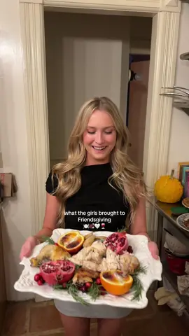 Friendsgiving!!!  #friendsgiving #hosting #falldinner #falldinnerparty #dinnerparty #thanksgiving #thanksgivingfood #friendsgivingrecipes 