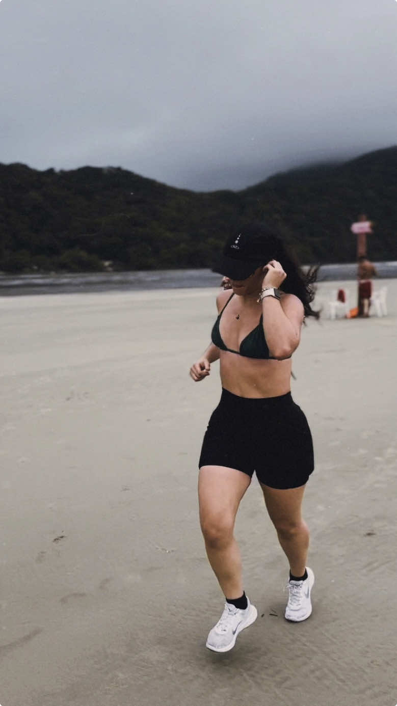 Mas no final sempre vale a pena! 💛 #corrida #run #Running #praia 