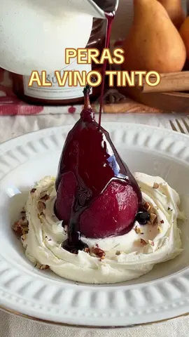 PERAS AL VINO TINTO🍐🍷 Un postre muy fácil de hacer, queda delicioso y es perfecto para esta temporada 😍 aquí te dejo la receta 👇🏻🤍 2-3 pz pera Bosc 1/2 tz azúcar  1 varita de canela 1 pz anís estrella Cáscara de 1 naranja Jugo de 1 naranja 1 botella de vino tinto Nuez tostada en trozos Yo las acompañé con queso mascarpone pero también las he hecho con queso crema y crema batida, cualquiera de esos les va muy bien y quedan deliciosas😍🥰 #fyp #fy #Receta #recetasfaciles #recetastiktok #recetasquefuncionan #peras #perasalvinotinto #postre #postresfaciles #postres #postresdeliciosos 