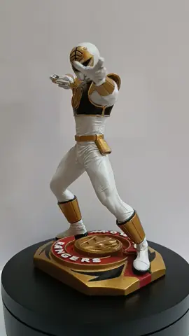 Figura del #powerranger #blanco impreso en resina y pintado a mano con pincel  #videogame #videojuego #ps5 #playstation #ps4 #xbox #xboxone #xboxseriesx #pc #serie #television #figura #figuraaccion #figuracoleccion  #miniatura #miniature #pintura #paint #aerografo #coleccion #coleccionismo #hobbie #hobby #manualidad #artesano #artesan #cine #marvelstudios #ventavinted #vinted #online #ventaonline #venta #compra #armario #armariovinted #viral #video #resin #resine #cosplay #ventafiguras #comprafiguras #ventaimpresora #printer #print3d #elegoo #mars3 #mars3pro #impresion3d #figurine #juegostablero #miniaturatablero #warhammer #3dprinted #figurecollector #coleccionistafiguras #coleccionfiguras #figurascoleccion #gamingfigures #figurasdejuegos #3dPrintArt #CollectorCommunity #3dPrintDesign #CollectorLife #FanArt #FigurePhotography #3dPrintMagic #EpicFigures #CollectorCulture #VideogameArt #3dPrintModel #GamingMerch #figuraspintadas #handpainted #pintadoamano #resinprint #resinfigures #figurasresina #vallejo #pincel #pintadoamano #resinart #pelicula #marvel #pincel #pinturavallejo #figura #anime #manga #comic #pincel #pintadaamano 