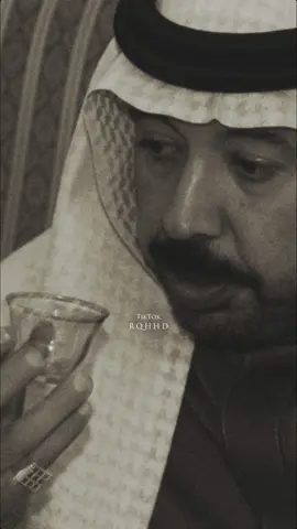 من يبتسم وايديه تقطف وردة  ‏ما يبتسم وايده على البرشومي #علي_بن_حمري  @علي بن حمري 