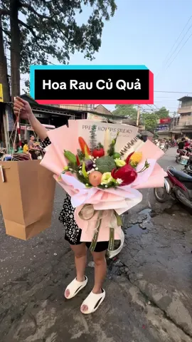 Đơn hoa rau củ quả trộm vía quá ạaa 🥹❤️ bó trên là theo yêu cầu của Khách ạ 😍 tone giấy hồng, to bự 🥰 #hoaraucuqua🥦🥬🥒🍏🌽 #taduuhoaxinh #hoachuongmy #hoaxinhhanoi @Tú Uyên @Tammie Tong 