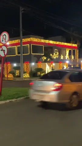 É para pegar leve na decoração de natal. Quando eu for rica, não direi nada, mas haverá sinais  Clima Natalino  #decoracaodenatal #fyp #casadenatal 