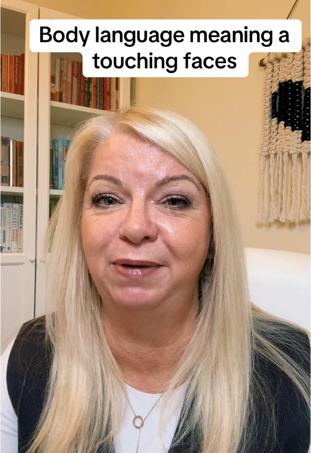 #bodylanguageexpert #bodylanguagetips #fyp #bodylanguage 