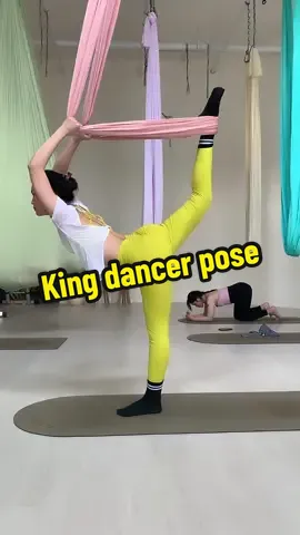 Cùng tập Natarajasana với Solar nhen…!🌞#aerialyoga #yoga #yogalover #meyoga #yogahammock #yogapose 