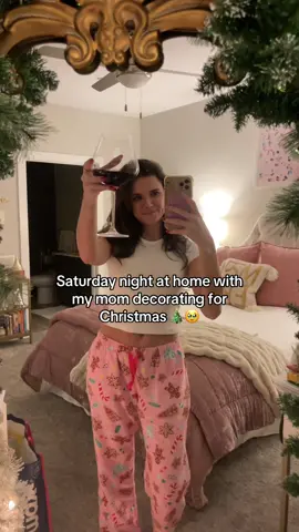 Nothing makes me happier ❤️ #oldnavy #oldnavystyle #christmas #decor #christmasdecor #christmasdecorating #christmasdecorations #saturday #saturdayvibes #saturdaymood #saturdaynight #mom #daughter #motherdaughter #fun #merrychristmas 