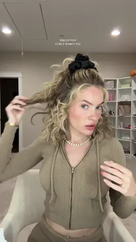 ok but these curls with a bow in my hair for the holidays will be soooooo cute 🎀✨❄️🫧🪩 #hairstyle #shorthair #curlyhair #hairinspo #hairtutorial 