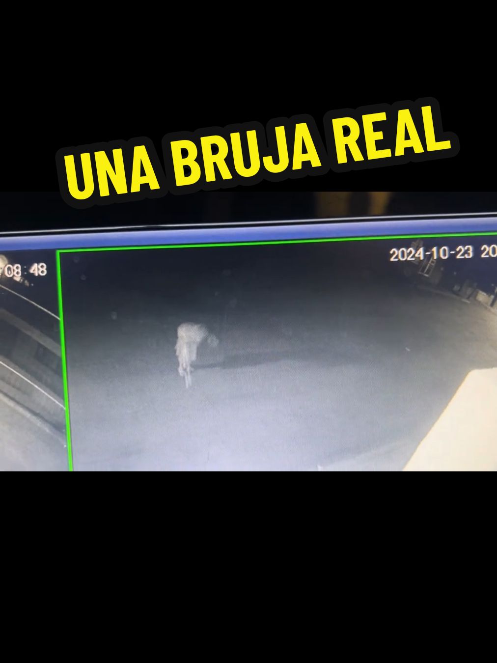 Graban a una bruja real realizando un ritual de hechicería frente a una casa.  Será esto algo Paranormal? #paranormal #viral_video #terrorifico #espiritu #fantasma #sombra #horror #Ghost #Terror #eljuliolopez #fantasmas #video #horrortok #Viral #terror #ghost #miedo #bruja 