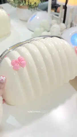 ⋆𐙚₊Tempat Tissue Coquette˚⊹♡ Tempat tissue ini buat tissue ukuran gede dan bisa untuk yg kecil jg kyk divideo (aku pake tissue ini karna lucuuu), trs ada per nya jdi tissue gabakal jatoh kedalam Jujur aku cintaaa bgt sm tempat tissue ini aku sampe beli 3 karna emg secantik itu, mau taruh dimanapun cocok dan bikin meja/ruangan lebih cantik🧸🎀  #tempattissue #tempattisu #tempattisueaestetic #aesthetic #fyp #PromoGuncang1111 