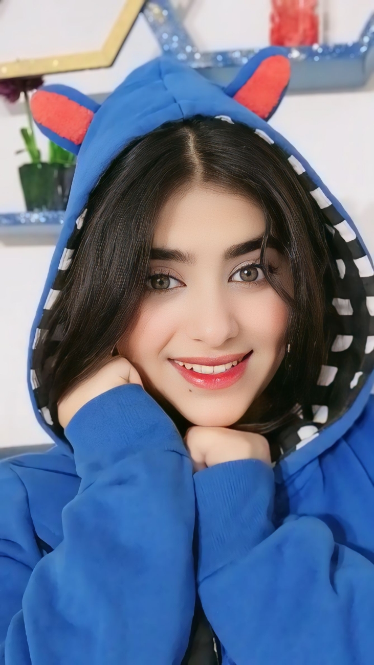 احسن منك لم ترن قد عيني الى احد الشعراء ...#لانا#العراق_بغداد#شعر_عراقي 