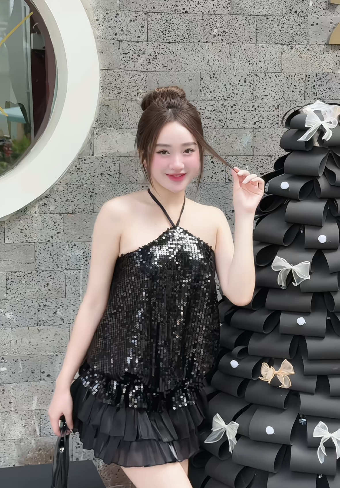 Yêu đời là niềm hạnh phúc nhất của mỗi con người 🤍 #huyenthuhoang #xuhướng #viral  #trending  #quanao 