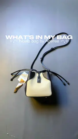 tas secantik ini wajib dimiliki sih modelnya cakep bgt muat banyak barang,yuk samaan😍🫶🏻 @Age free #taswanita #agefree #slingbag #bucketbag #fyp #handbag #tasslempang  