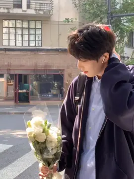 “我怀念的是无话不说” #一束花的仪式感 #男大 #少年感 #抖音爸爸別限我流 