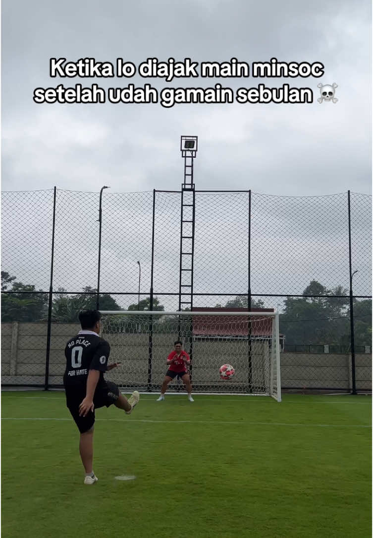 Santaii, namanya juga fun football😀  Yang salah kalau nggak main di G2 Soccerfield!  #fyp #funfootball #football #g2soccerfield #minisoccer #minisoccerbogor #soccerbogor #bogorsport #mainbola