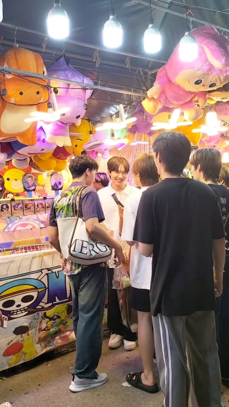 ลอยกระทง ม.เกษตร เจอ น้ำปิง เติ้ล เฟิร์สวัน เจ็ม น้องปัง มี๊ชา น่ารักมาก เสียดายไม่เจอพี่เก่งเลย🥺 แต่ ปีนี้มีความสุขที่สุดเลย🥰🩷  #น้ำปิงนภัสกร #nampingster #เติ้ลมติมันท์ #เฟิร์สวันวรรณกร #เติ้ลเฟิร์สวัน #tlefirstone 