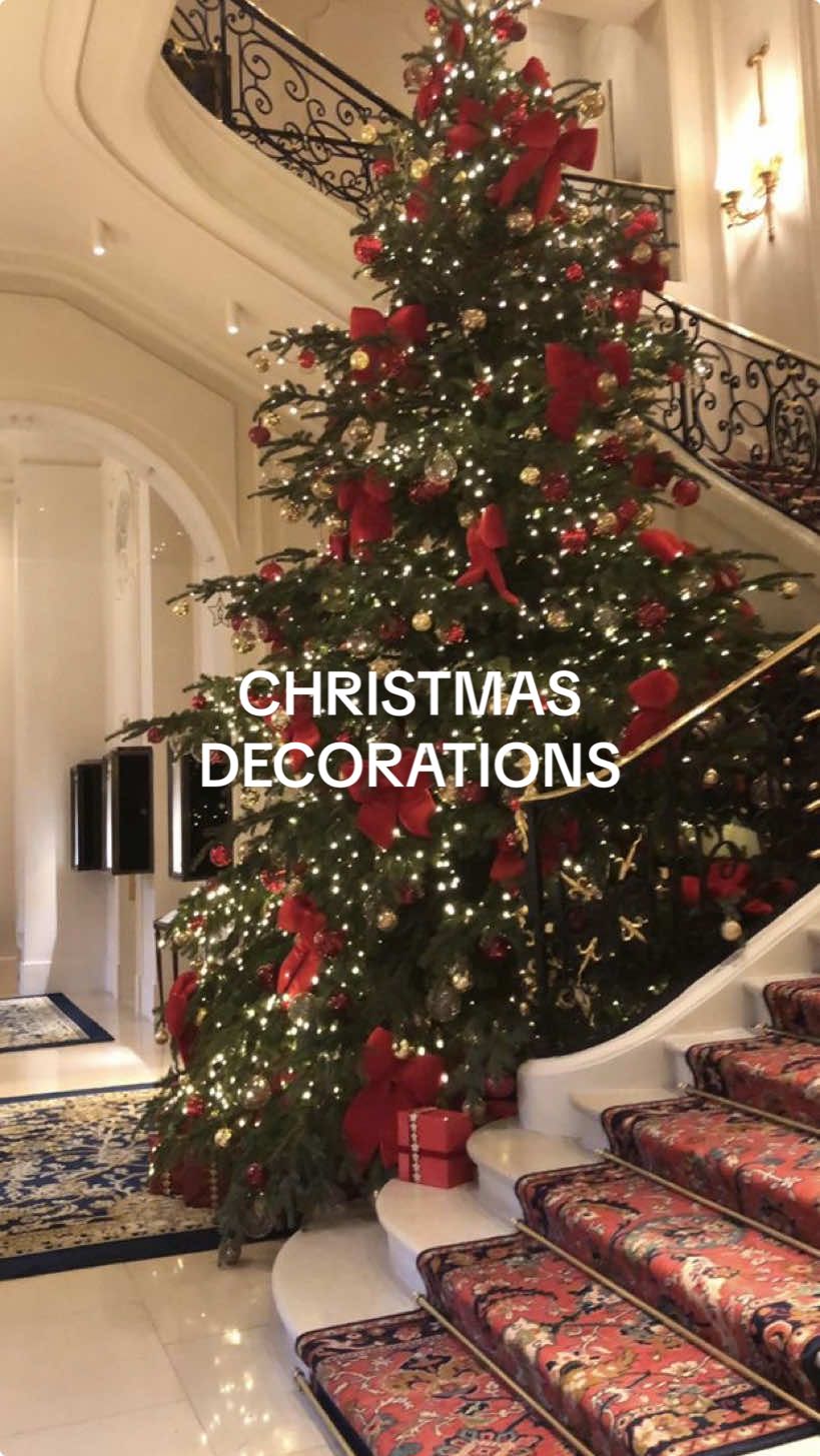 How will your Christmas tree look like this year? 🎄🎁 #christmasdecor #christmascountdown #christmascountdown #christmastreedecorating #christmastrees #christmastreedecor #zarahomechristmas #zarahomechristmasdecor 