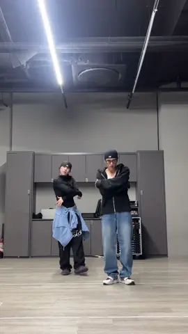 POWER🔋 with #EUNKI #THEBOYZ #더보이즈 #ERIC #에릭