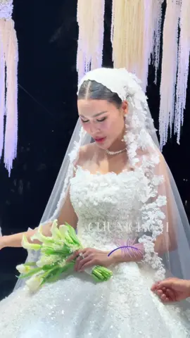 Xúc động với khoảnh khắc cô dâu rơi nước mắt khi thấy cha mẹ 2 bên tiến về sân khấu - đám cưới chủ Ecochic #ChumChum #BimatVbiz #Thegioimodels #Lattungvbiz #TiktokGiaiTri #Globalem #ecochicbychumchum 