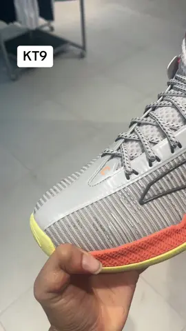 รองเท้าบาสรุ่นฮิต KT9 #Anta #klaythompson #kt9 #basketball🏀 #basketball #basketballshoe #รองเท้า #รองเท้าบาส #รองเท้าผู้ชาย 