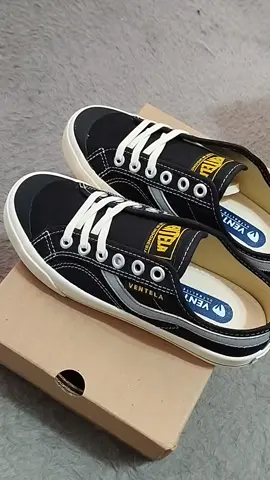 buat yang pengen sepatu hitam reflective nya nihh rekomendasiin banget dari ventela nya lohh #sneakerhead #fouryoupage #sepatusekolahmurah #ventela #fyp 