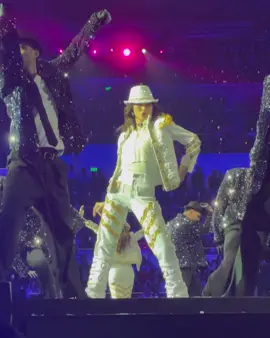 This is the sexiest “billy jean” dance everrr!  #BINI #grandbiniverse #binisheena #sheenacatacutan #binicolet #coletvergara #fyp 