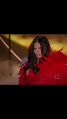 Adriana Lima for Victoria’s Secret ❤️#model #angel #VS #Runway #victoria #secret #fashiontiktok #fashionshow #2000s #beauty #fyp #brazil🇧🇷 