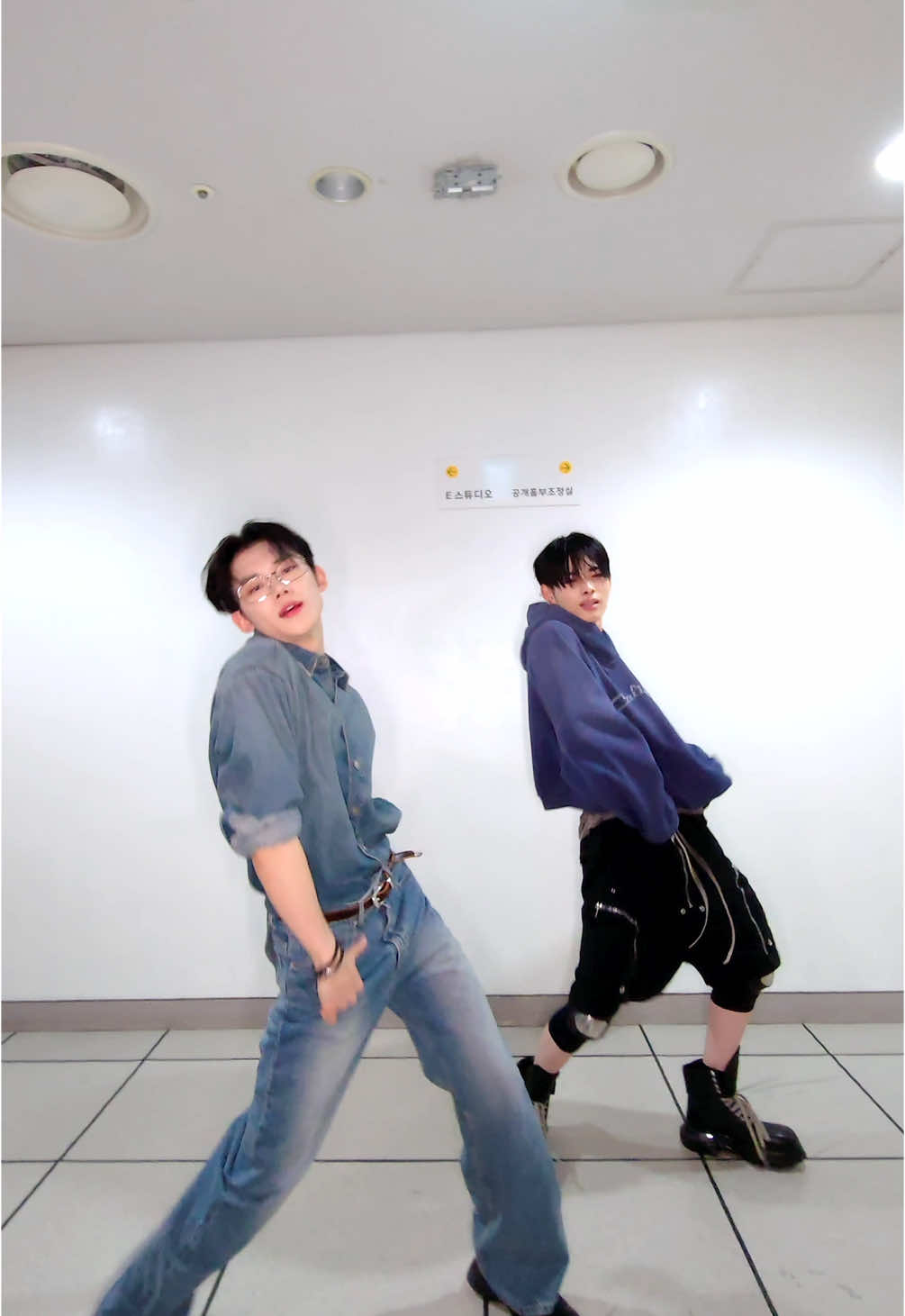 𝑠𝑒𝑛𝑑 𝑚𝑒 #FortyOneWinks 😉💙 @enhypen  #TXT #YEONJUN #ENHYPEN #NI_KI 
