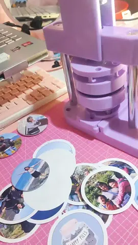 making a circle badge magnet #badgemaker #buttonpinmaker #refmagnet #badgemakermachine #badgemagnet 