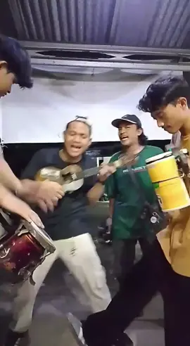 musisi koplo cover - Salahmu sendiri #bismillahfyp #fypage #xyzbca #fypシ゚viral #hiburan  #reels #foryoupage #foryou #musikdangdut #musisijalanan #salahmusendiri 