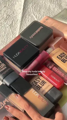 Did you spot your fav @Huda Beauty product?👀👀  @hudabeautyshop @hudahotline  #hudabeauty #hudabeautyshop #hudabeautyeasybake #cybercraze #asmr #asmrsounds #makeupasmr #asmrvideo #fyp