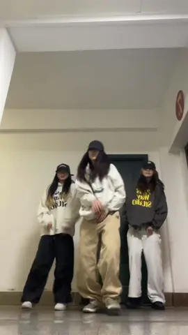 #girls #douyin抖音 #reels有毒 #dancechoreography #fypシ #viralvideo #dance #fyp #popfyp #tyla #water #ulz_dance0 