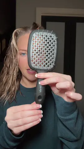 @Kitsch LLC vented paddle brush for wet and dry hair. #hairbrush #hairtok #hair #hairaccessories #tiktokshopfinds #tiktokshopblackfriday #tiktokshopcybermonday #tiktokshopholidayhaul #giftsforher 