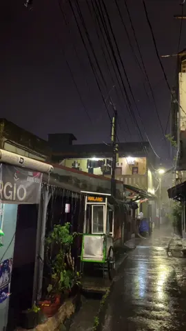 hujan dikit tiba” galau#fyppppppppppppppppppppppp #berandafyp #sadvibes #sadvibes🥀 #rain #hujanmalam #sadsong 