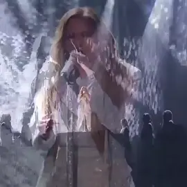 I need first 10person that will get my fan card, you will stand a chance to win a VIP ticket 🎟️