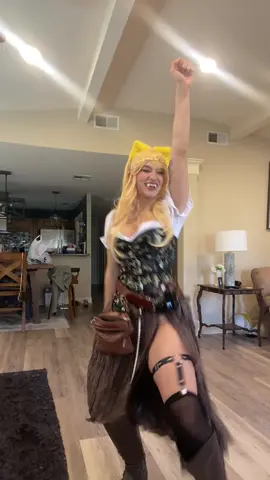 omw to steal all your jewels #cosplay#fyp#dance#fenfaire  