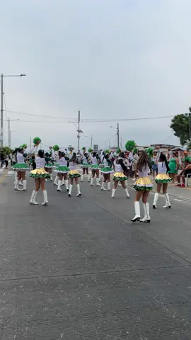 Creando momentos inolvidables, un acorde a la vez. 🌟🎵#bandamusicalsalinas #paratiiiiiiiiiiiiiiiiiiiiiiiiiiiiiii #desfilesanvicente #ecuador🇪🇨 #presentación #desfile 