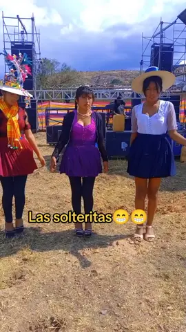 En la sede de Villa Japón junto a las lindas cholitas #bellezaboliviana #villajapon #villaisrael #musicaboliviana #ritmosbolivianos #juniortv #zonasurcochabamba #zonasurcochabamba #runatinku #potosi_bolivia🇧🇴 #runatinkubolivia🇧🇴 #nortepotosi🇧🇴 #tinku #usa🇺🇸 #usa🇺🇸 #españa #bolivia #cochabamba #gruposbolivianos #lindascholitas 