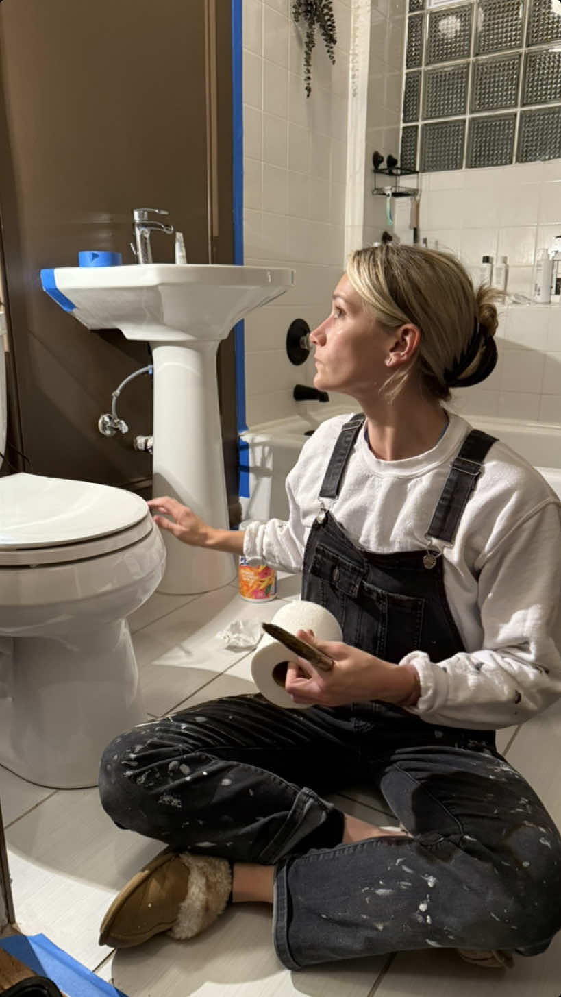 ❕BETWEEN-THE-STUDS STORAGE BREAKDOWN❕ This spot behind the bathroom door was perfect for hidden storage. After making sure there were no pipes or electrical, I cut the drywall to size, built my box and screwed it into the studs. It’s not the fanciest door, but I’ve integrated it into the box molding as part of my no-demo bathroom makeover. Be sure to follow along to see the whole bathroom transformation!
