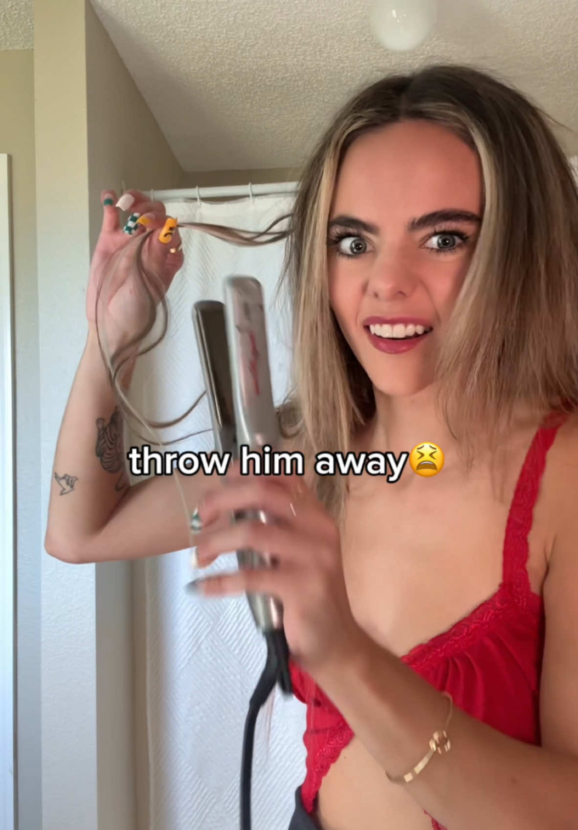 did yall even know about this 😫 #wavytalk #steamstraightener #healthyhairjourney #straighteninghair #hairtools #wavytalkstraightener #giftsforher #giftsformom #tiktokshopholidayhaul #tiktokshopblackfriday 
