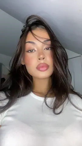 Deleting soon. #glowymakeup 