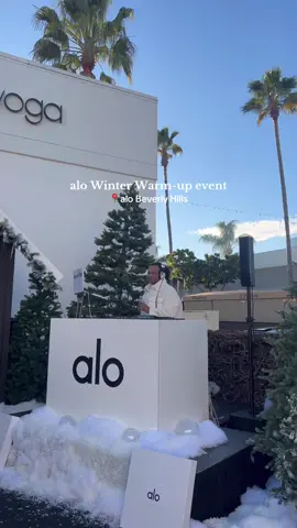 getting in the holiday spirit with @alo at their flagship store in beverly hills! #losangeles #lathingstodo #lapopup #aloyoga #alo  