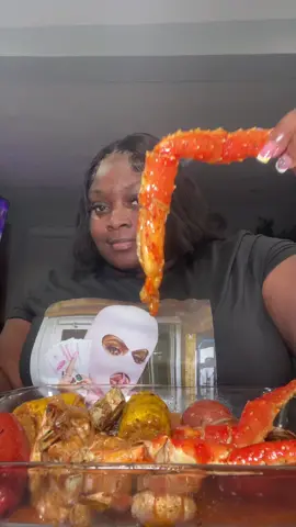 Today makes a 1 year that i have been doing mukbangs 🥰🥳I wanna thank every one who has been supporting me whether its a follow ,like ,share or you have watched my videos im very thankful I LOVE YALL 🥰🤞🏾🥳lets keep growing my Amber Eatssssss Family 🫶🏽 #creatorsearchinsight #fyp #mukbang #kingcrab #seafood #seafoodboil #viralvideo #foodies #foodtiktok #FoodTok #yummy #fy #fyppppppppppppppppppppppp #content #thankful 