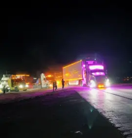 Un gusto hacer convoy con estas grandes personas. #purocarroexotico🔥❤️🔥 #purocarrohidrocalido😎😎 #trailerosmexicanos🇲🇽💯😎 #cachimberosde♥️🇲🇽 #traileros #kenworth #kenwortht604 #puroveneno #trockesperrones #luciernagasinternacionales #parati #saltillo #amosdela57🛣🚛🚛🚛🚛💊💊🚬😎saludos #cachimbalaguerakm182☕️🐷💊 #viral_video #
