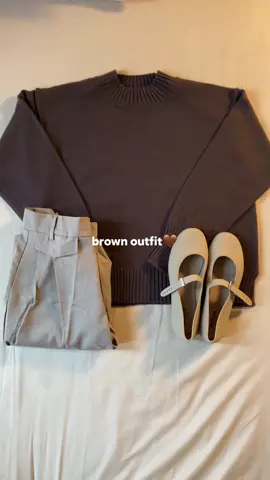 Manis banget🤎 #outfitideas #outfitinspo #OOTD #brownoutfits #outfit #sweater #sweaterbasic 